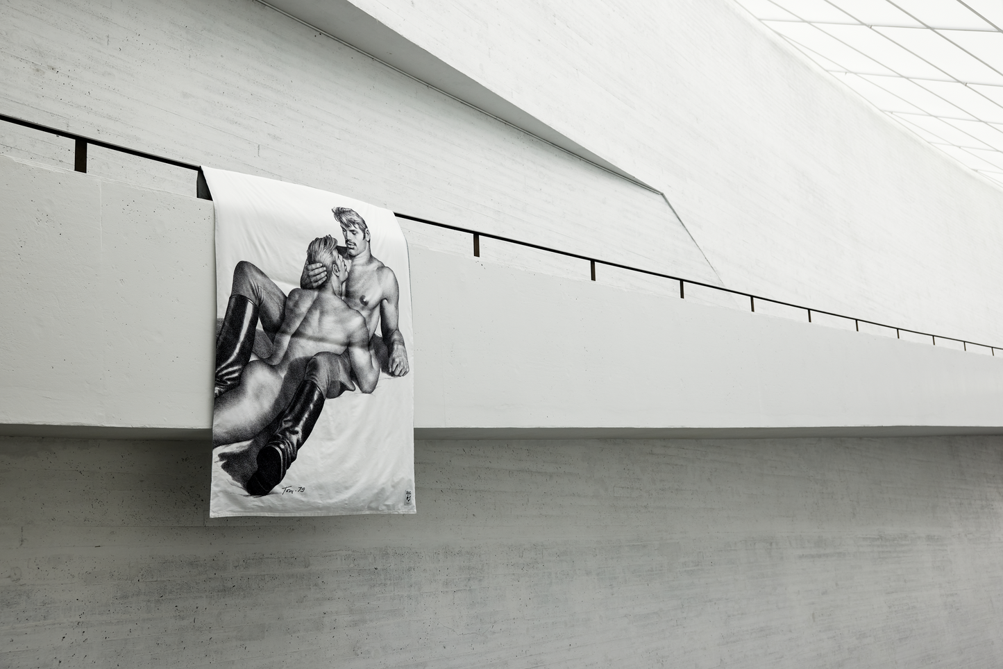 60712-5426-01-06_2; Finlayson Tom of Finland Satiinipussilakanasetti Musta / Valkoinen / 150x210 + 50x60 cm