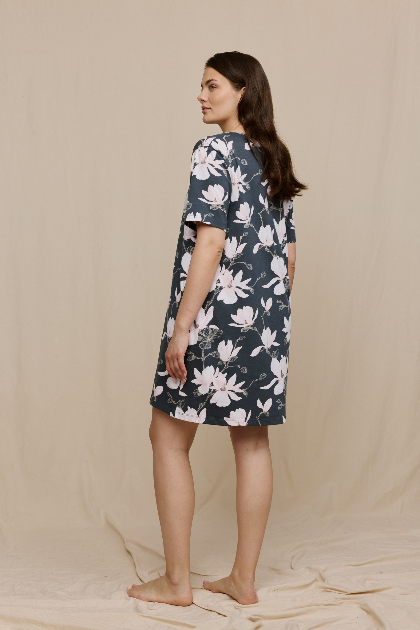FW15005-998-L_2; Finlayson Magnolia Yöpaita Mustavalkoinen / L 